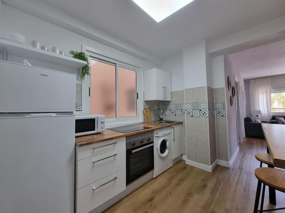 Aguadulce, Apto Santa Monica 2 Hab Con Terraza, Aire, Wifi, A 5 Min De La Playa Appartement
