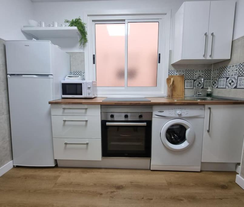 Aguadulce, Apto Santa Monica 2 Hab Con Terraza, Aire, Wifi, A 5 Min De La Playa Appartement *