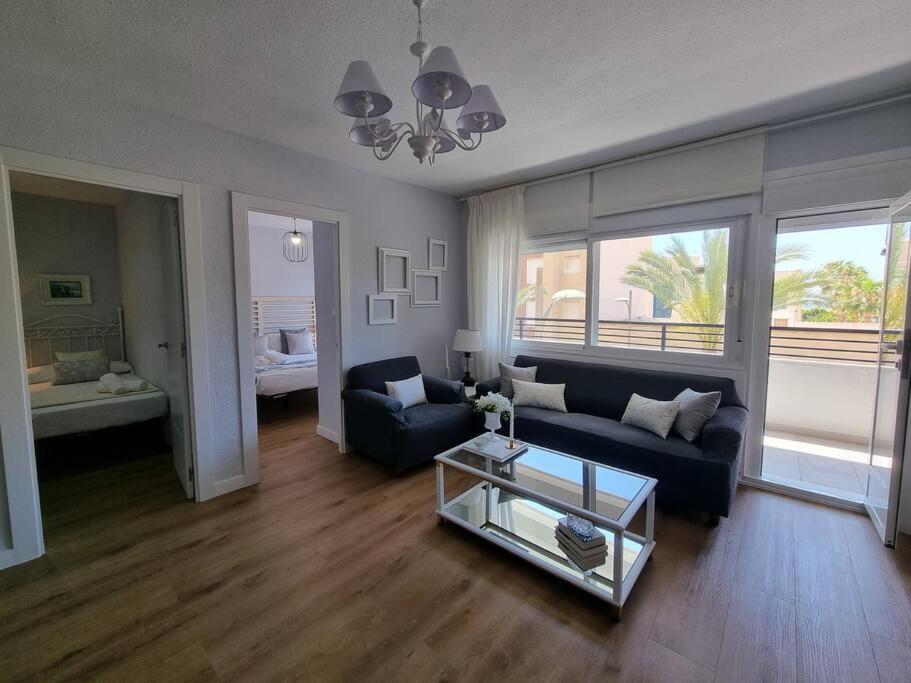 Aguadulce, Apto Santa Monica 2 Hab Con Terraza, Aire, Wifi, A 5 Min De La Playa Aguadulce (Almeria)