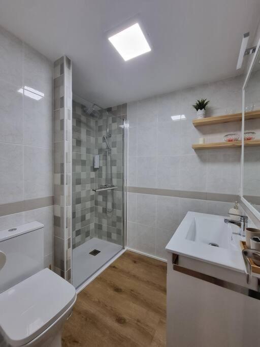 Aguadulce, Apto Santa Monica 2 Hab Con Terraza, Aire, Wifi, A 5 Min De La Playa *